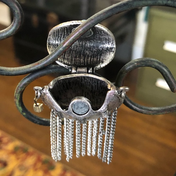 Silver Pendant Locket - Picture 2 of 3